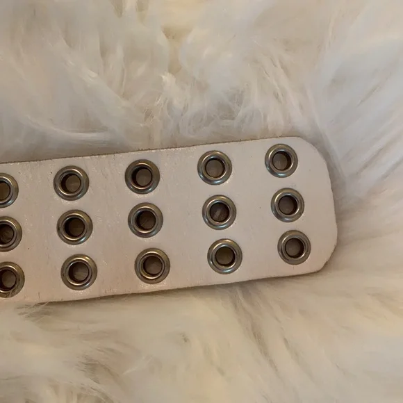 Vintage white leather 36” belt in great condition - Picture 6 of 10